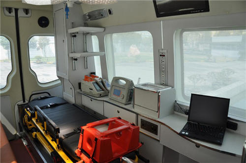 博爱县救护车内部